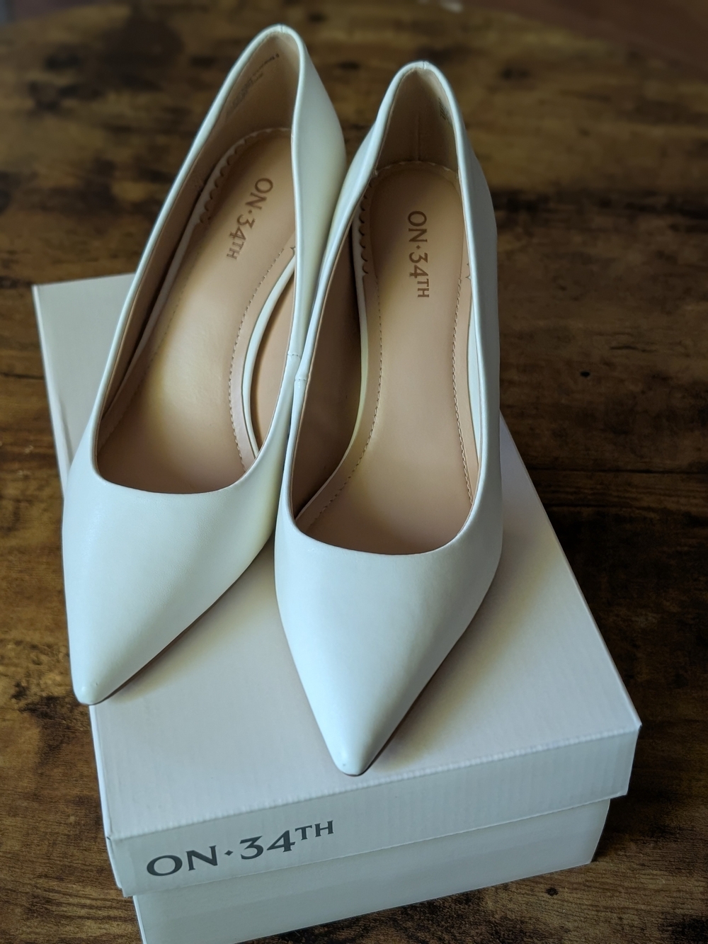 NWT On 34th "Mariah" White Pointed Toe Women's Kitten Heels